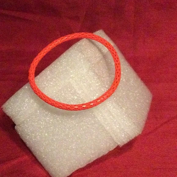 8 Coloured Bracelets - Picture 5 of 16